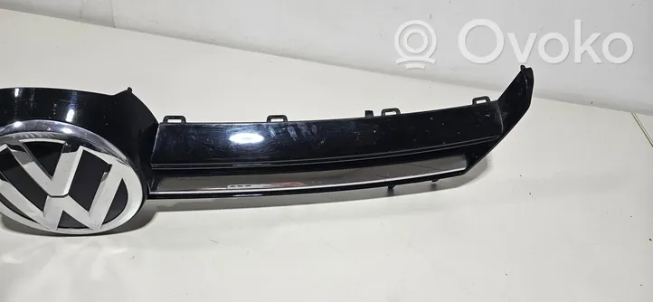 Volkswagen Golf VII Front bumper upper radiator grill 5G0853655D