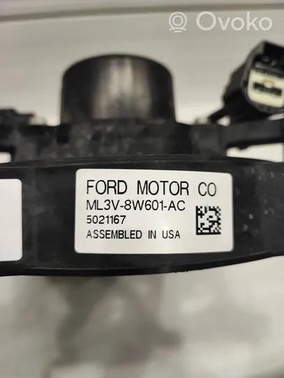 Ford F150 Jäähdyttimen jäähdytinpuhaltimen suojus ML5V8W601AC