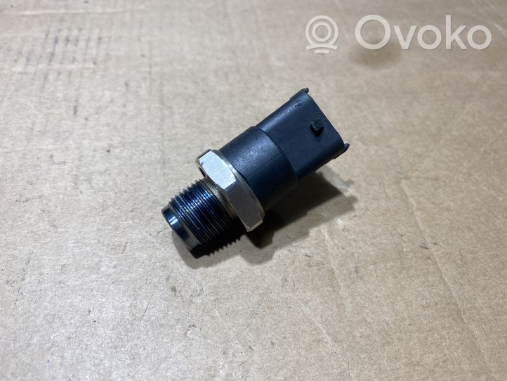 Renault Master II Sensor de presión de combustible 0281002568