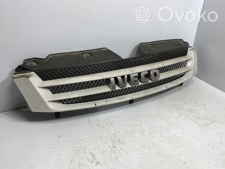 Iveco Daily 45 - 49.10 Atrapa chłodnicy / Grill 38028010105