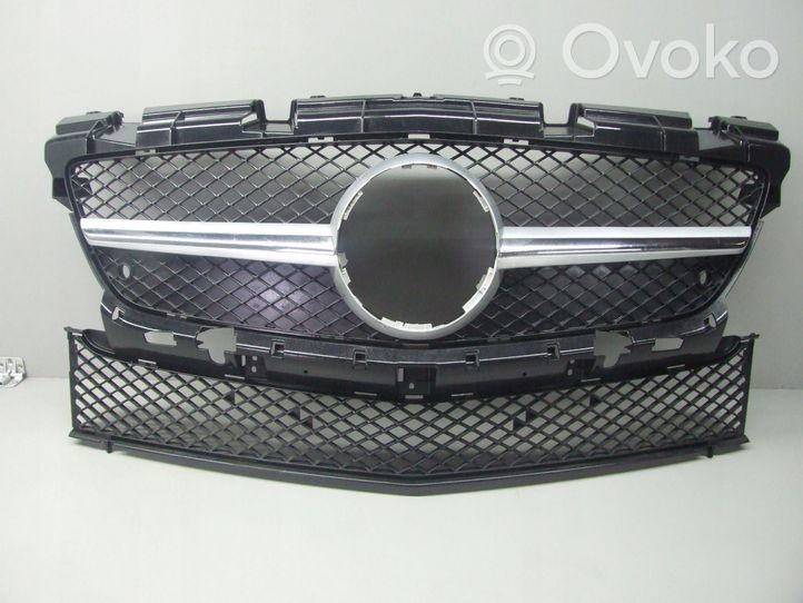 Mercedes-Benz SLK R172 Grille calandre supérieure de pare-chocs avant A1728880160