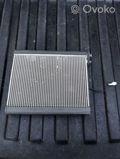 Lexus IS III XE30 Mazais radiators 77584204D