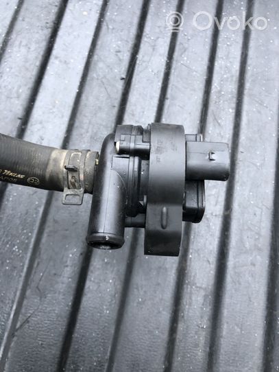 Mercedes-Benz C W205 Pompe à eau de liquide de refroidissement A2118350028