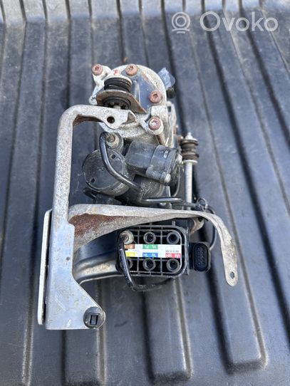 Mercedes-Benz S W222 Ilmajousituksen kompressoripumppu A2223200604