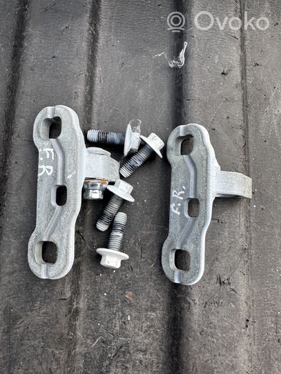 Volvo S90, V90 Set di cerniere portiera anteriore RH141