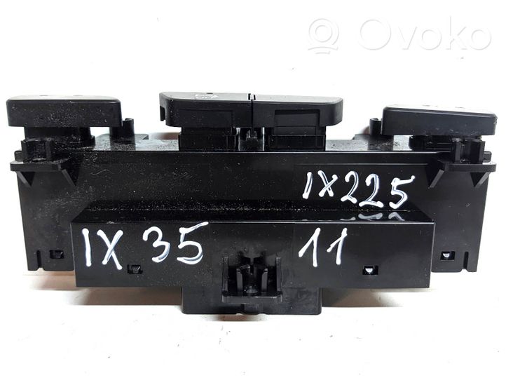 Hyundai ix35 Seat heating switch 933102Y100