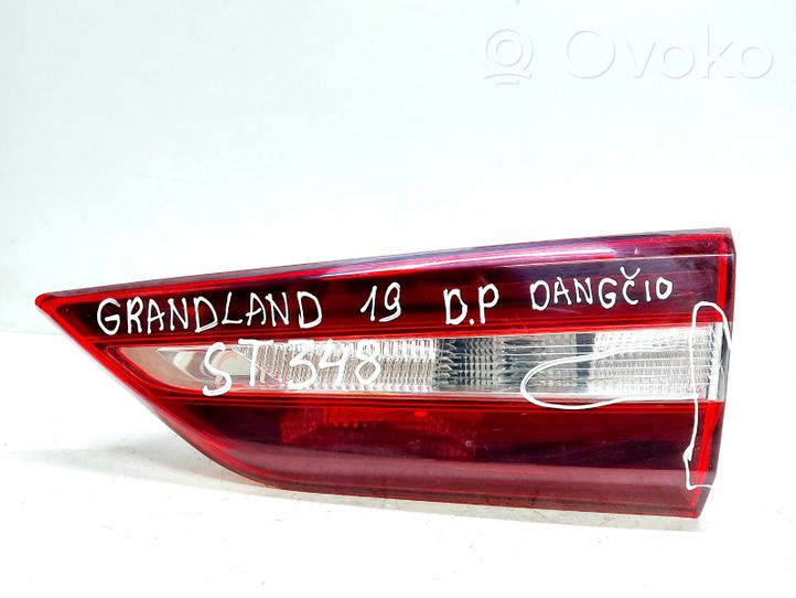 Opel Grandland X Lampy tylnej klapy bagażnika 