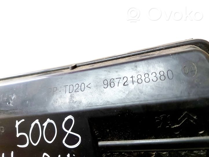 Peugeot 5008 Couvercle de boîte à fusibles 9672188380