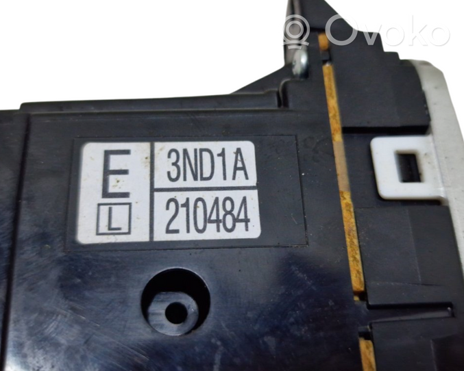 Nissan Leaf I (ZE0) Interruttore/pulsante di controllo multifunzione 3ND1A210484