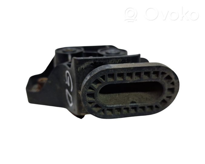 Mercedes-Benz GL X164 Staffa angolare del supporto di montaggio del paraurti A1648800230