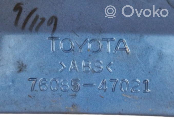 Toyota Prius (XW20) Takaluukun/tavaratilan spoileri 7608547021