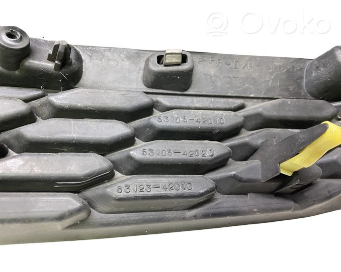 Toyota RAV 4 (XA40) Griglia superiore del radiatore paraurti anteriore 5310542010