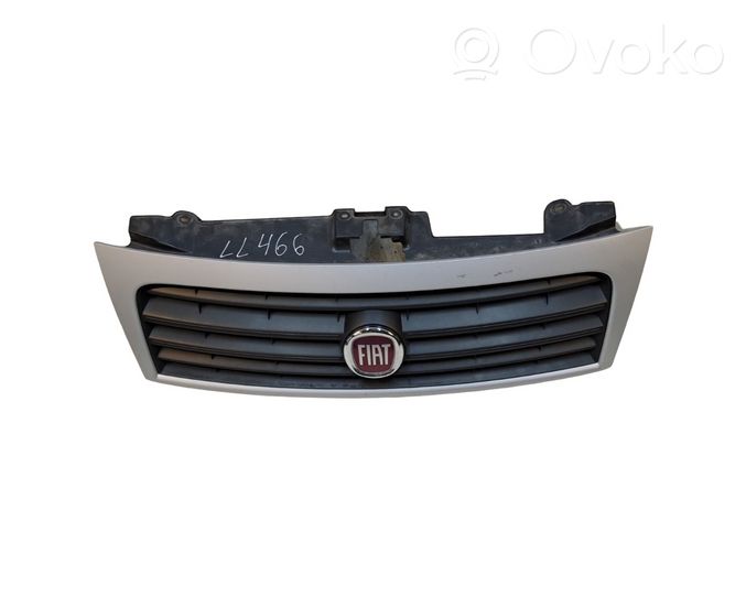 Fiat Scudo Grille calandre supérieure de pare-chocs avant 