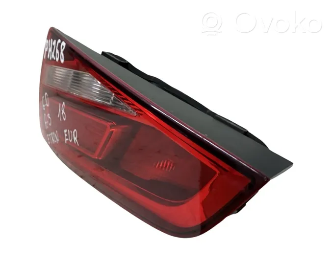 Audi A3 S3 8V Lampy tylnej klapy bagażnika 8V4945076