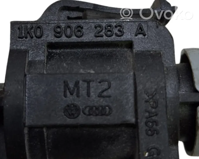 Volkswagen Tiguan Turbo solenoid valve 1K0906283A