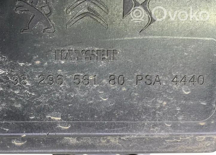 Opel Mokka B Aktiivihiilisuodattimen polttoainehöyrysäiliö 9829656180