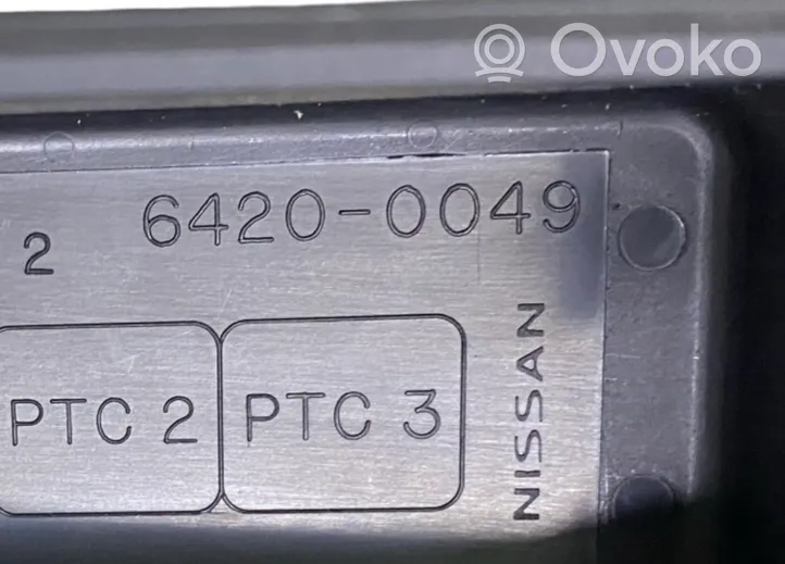 Nissan Qashqai Ramka / Moduł bezpieczników 64200049