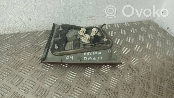 Opel Vectra C Lampy tylnej klapy bagażnika 24469464