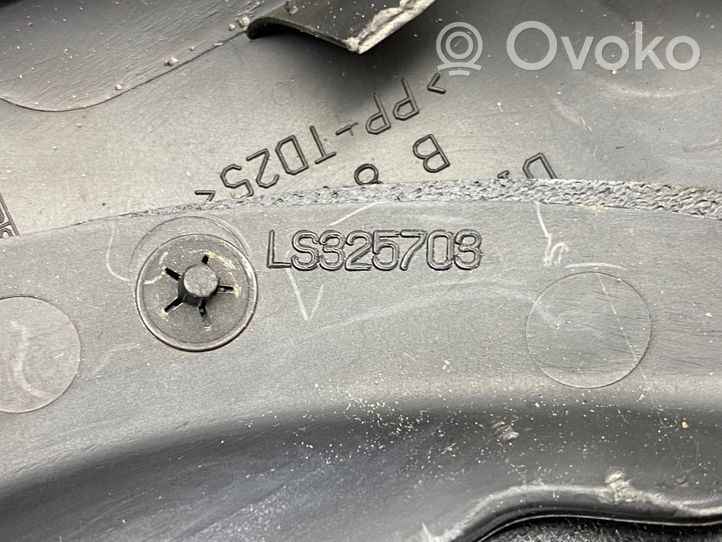 Alfa Romeo 147 Ohjauspyörän pylvään verhoilu LS325703