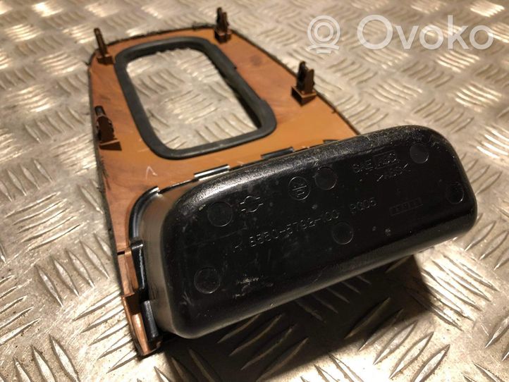 Nissan Maxima Inne części wnętrza samochodu B3310555200