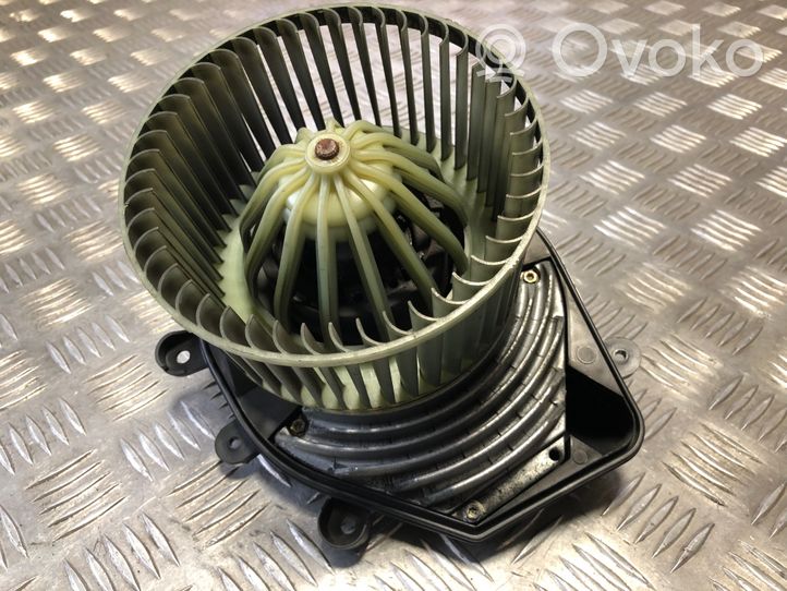 Volkswagen PASSAT B5.5 Ventola riscaldamento/ventilatore abitacolo 8D1820021