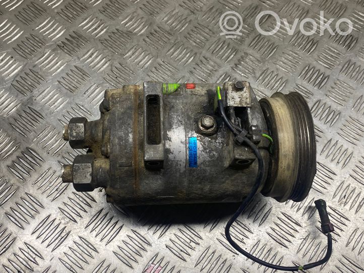 Volkswagen PASSAT B5 Ilmastointilaitteen kompressorin pumppu (A/C) 8D0260805D