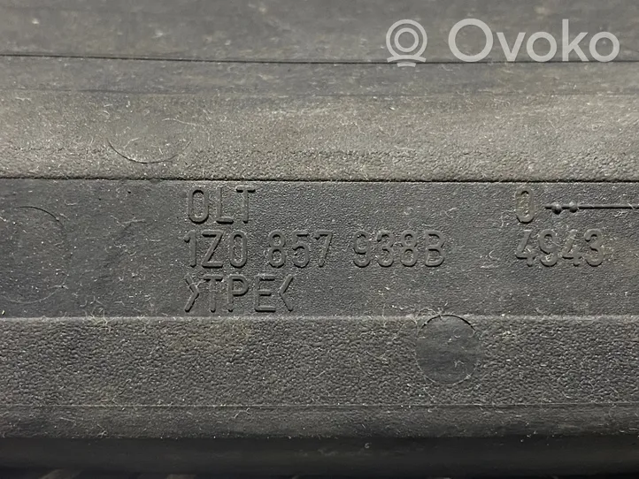 Skoda Octavia Mk2 (1Z) Paneelin laatikon/hyllyn pehmuste 1Z0857938B