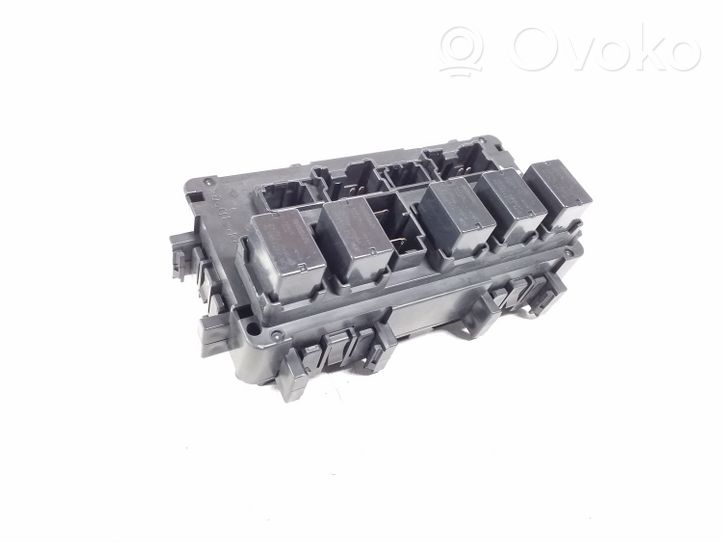 Infiniti Q50 Module de fusibles 