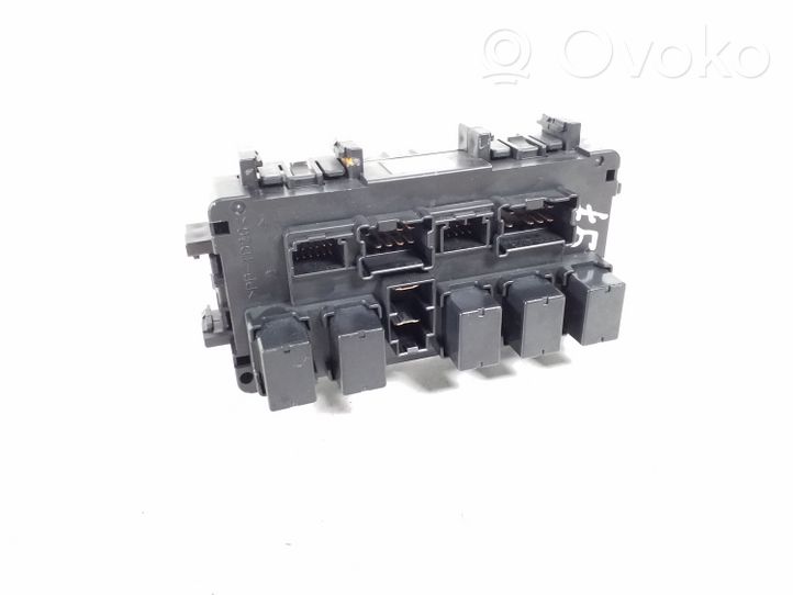 Infiniti Q50 Module de fusibles 