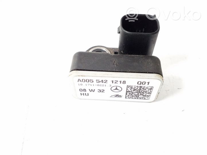 Mercedes-Benz CLS C219 Airbagsensor Crashsensor Drucksensor A0055421218