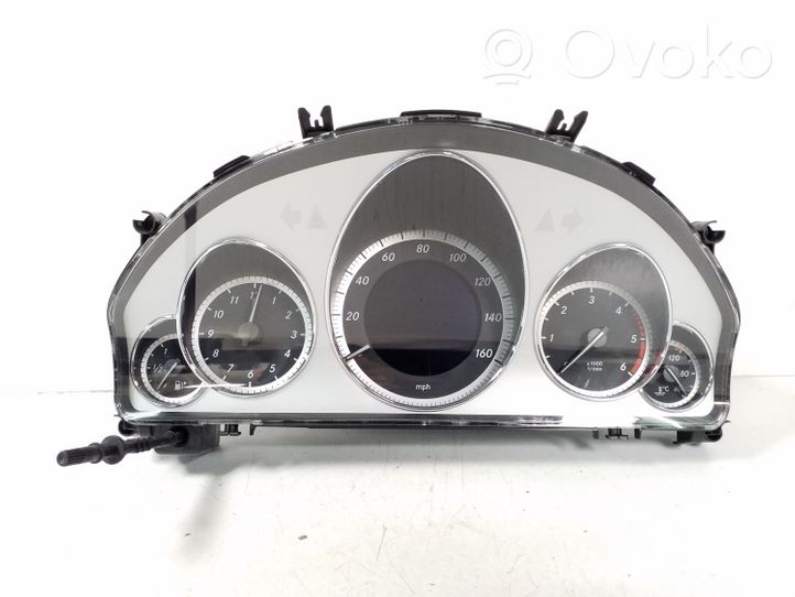 Mercedes-Benz E C207 W207 Tachimetro (quadro strumenti) A2129001814