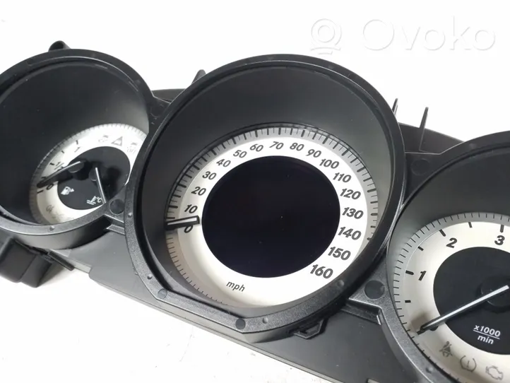 Mercedes-Benz CLS C218 X218 Speedometer (instrument cluster) A2189005503