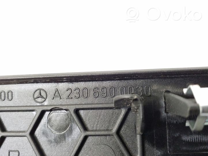 Mercedes-Benz SL R230 Tavarahyllyn kaiuttimen ritilä A2306900030