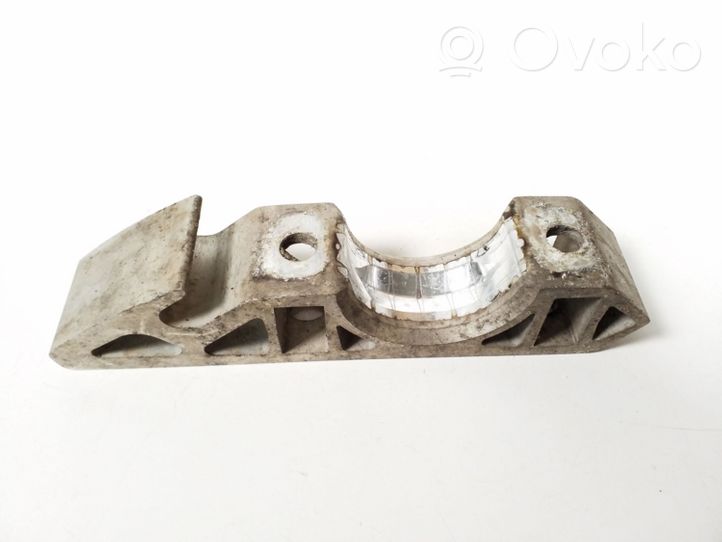 Volkswagen Touareg II Supporto per boccola della barra antirollio, anteriore 7L0411063B