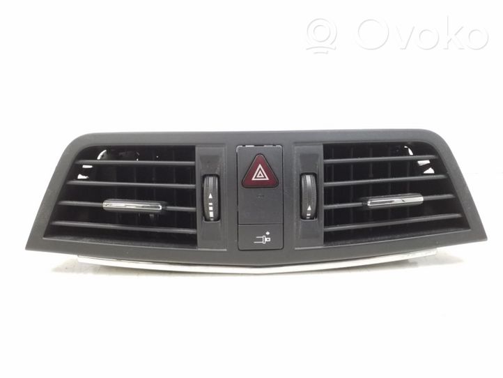 Mercedes-Benz E C207 W207 Centrālais gaisa ventilācijas režģis A2078300054