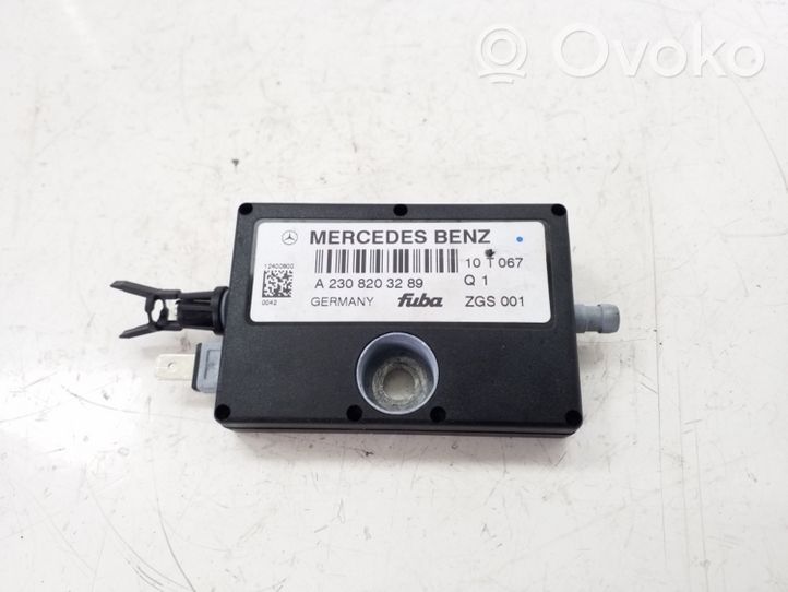 Mercedes-Benz SL R230 Pystyantennivahvistin A2308203289