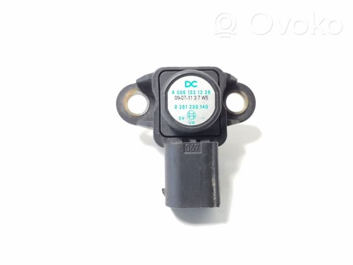 Mercedes-Benz E C207 W207 Sensor de la presión del aire A0061531328