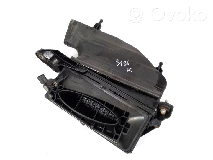 Mercedes-Benz E C207 W207 Caja del filtro de aire A6420903101