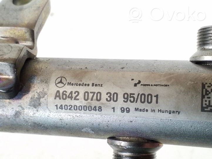 Mercedes-Benz CLS C218 X218 Tuyau de conduite principale de carburant A6420703095