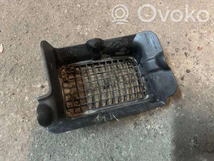 575509 BMW 1 E81 E87 Cabin air micro filter cap, 5.00 € | RRR