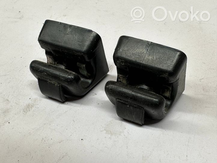 Mercedes-Benz E W124 Clip/gancio/supporto per aletta parasole 1268100012