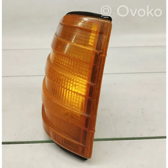 Mercedes-Benz S W126 Front indicator light 0008208421