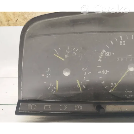 Mercedes-Benz 200 300 W123 Tachimetro (quadro strumenti) 0105425906