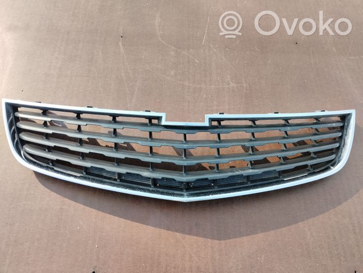 Chevrolet Cruze Grille calandre supérieure de pare-chocs avant 95080501