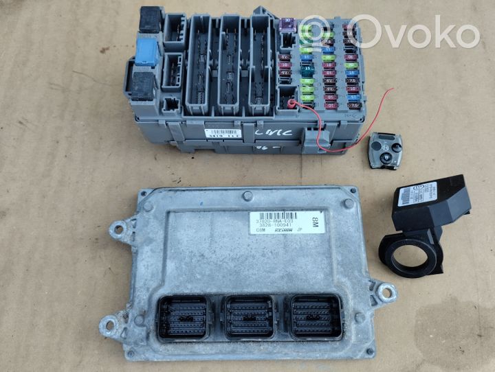 Honda Civic Komputer / Sterownik ECU i komplet kluczy 37820RNAE03