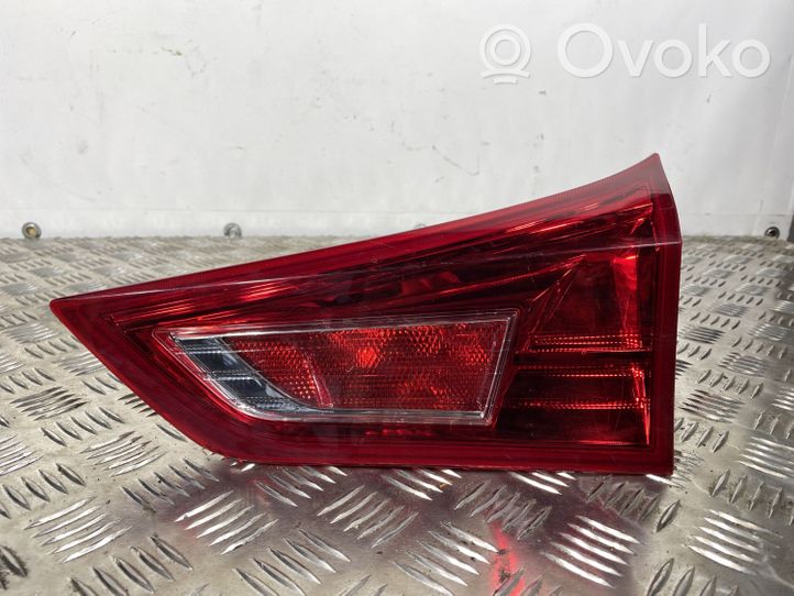 Toyota Auris E180 Lampy tylnej klapy bagażnika 02268