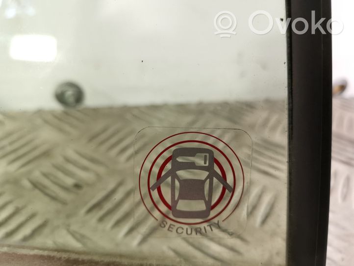 Infiniti Q50 Vetro del deflettore posteriore 822724GA0A