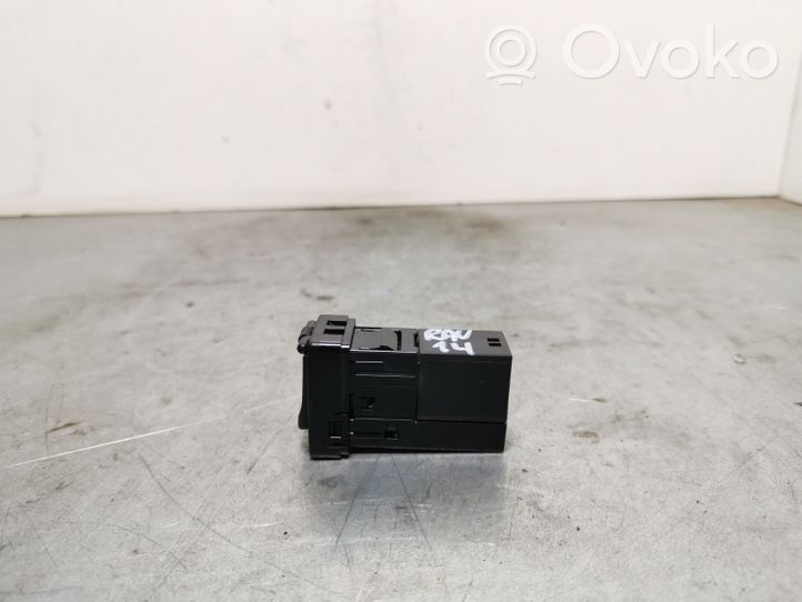 Toyota RAV 4 (XA40) USB-pistokeliitin 