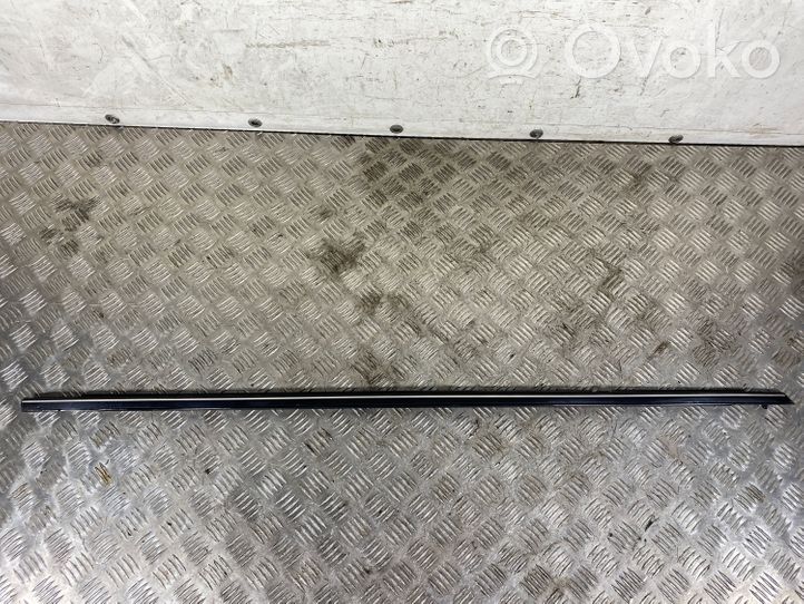 Subaru XV II Listwa / Uszczelka szyby drzwi przednich 