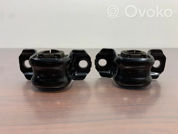 Toyota RAV 4 (XA50) Support de barre stabilisatrice arrière 